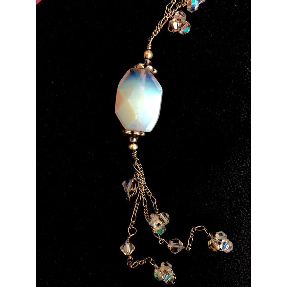 14 Inch Milk Glass and Aurora Borealis Vintage Style Necklace by Lia Sophia - Picture 3 of 8